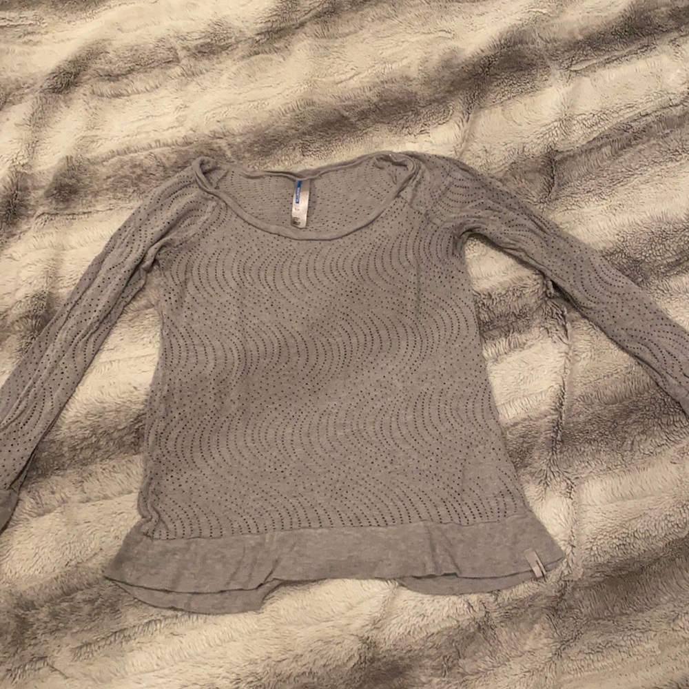 Light grey long sleeve workout top